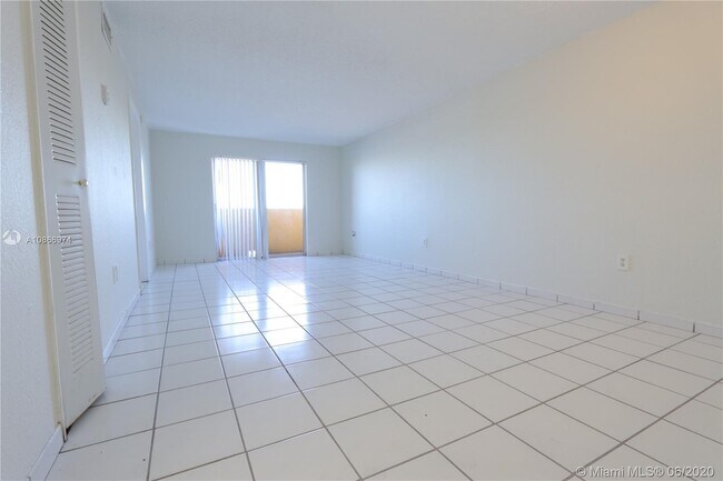 Building Photo - 2735 W 52nd St