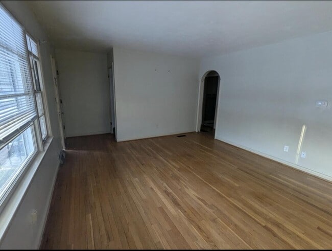 Foto del edificio - 303 Caudill Ave