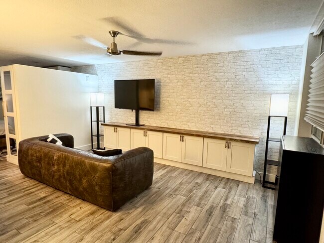 Foto del edificio - 1301 S Howard Ave