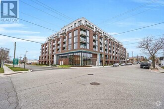 Building Photo - 201-201 Brock St S