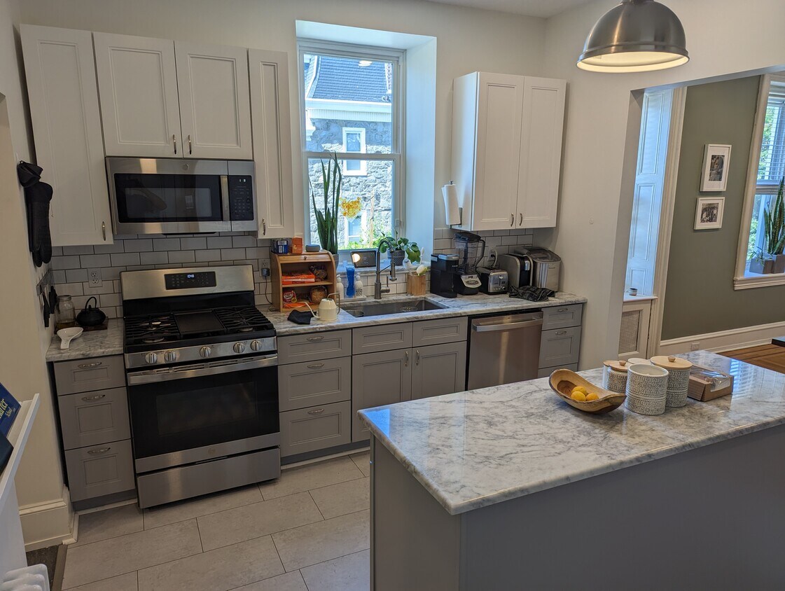 Foto principal - 3504 Ainslie St