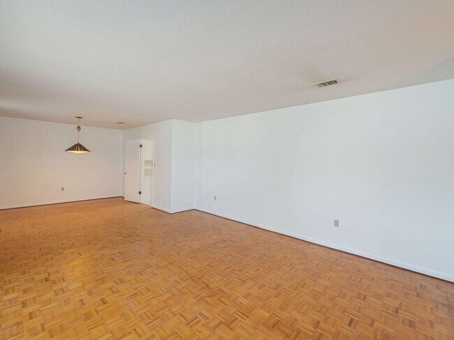 Foto del edificio - 110 Gardenia Ct NW