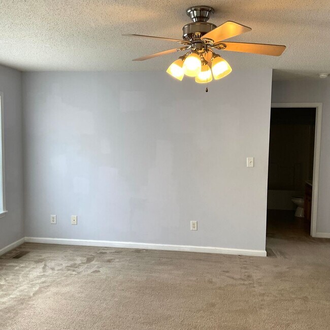 Foto del edificio - 3 Bedrooms, 2 Baths Home For Rent in Newto...