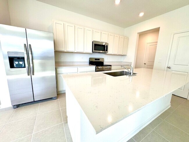 Building Photo - FOR RENT IN DAVENPORT 3 BEDROOMS AND 2.5 BATH