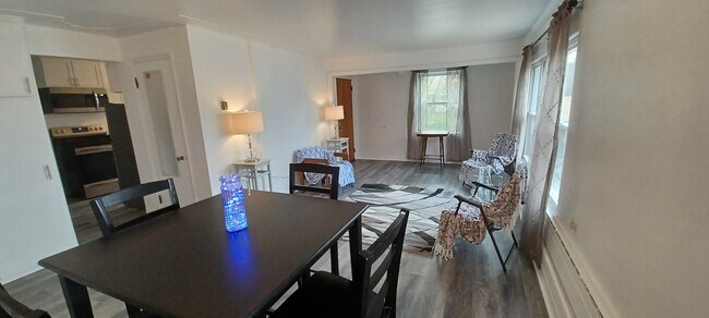 Foto del edificio - 232 N Lake St SE