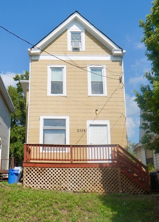 Building Photo - 2334 Victor St