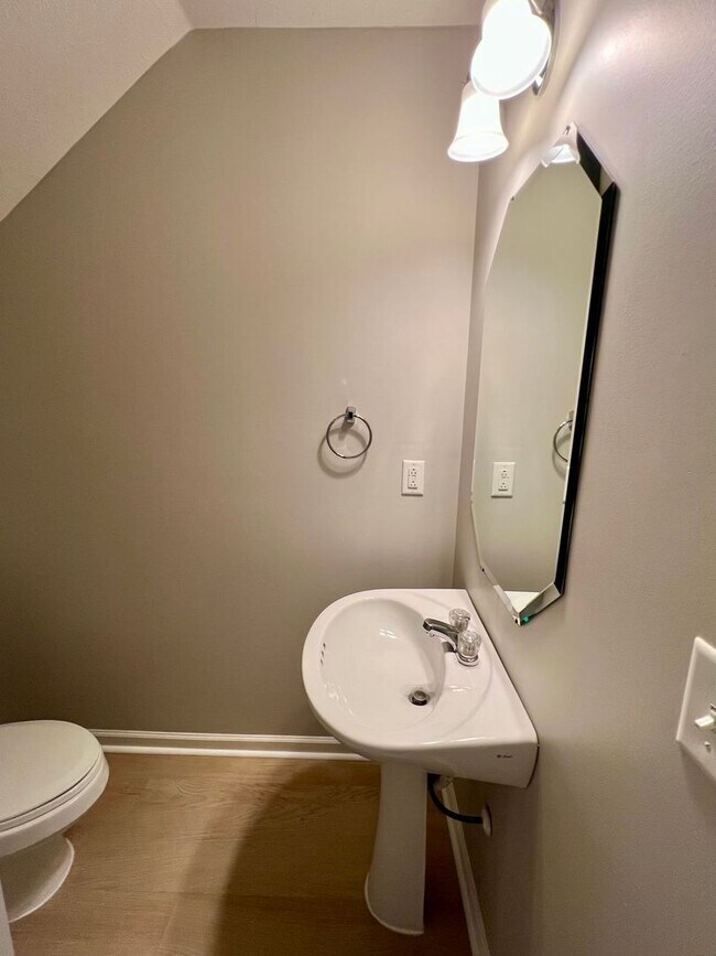 Foto del edificio - 2 Bed/2.5 Bath Townhome in Barfield Common...