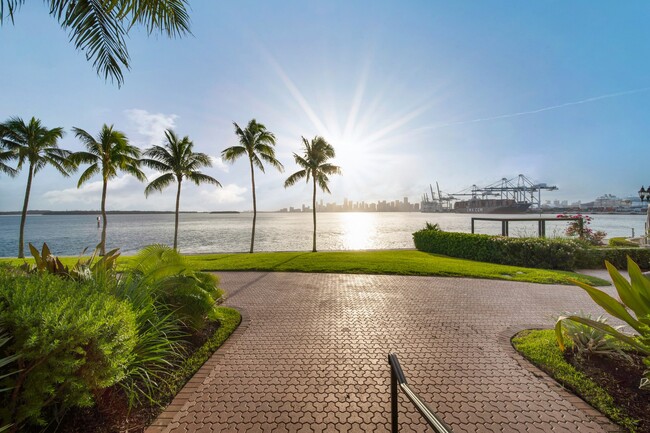 Building Photo - 19116 Fisher Island Dr