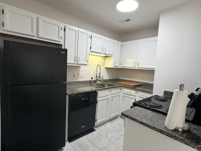 Foto del edificio - 5917 Crape Myrtle Ln