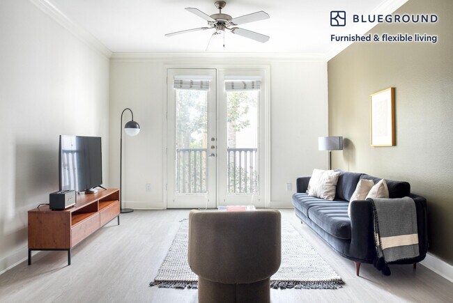 Building Photo - 7225 Crescent Prk W