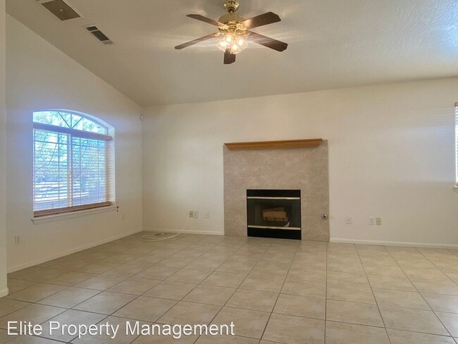 Building Photo - 4 br, 3 bath House - 1313 Sims St