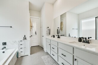Building Photo - 9243 Trimble Lndg Dr