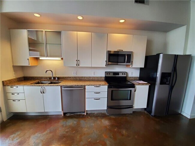 Foto del edificio - 245 North Highland Avenue Northeast
