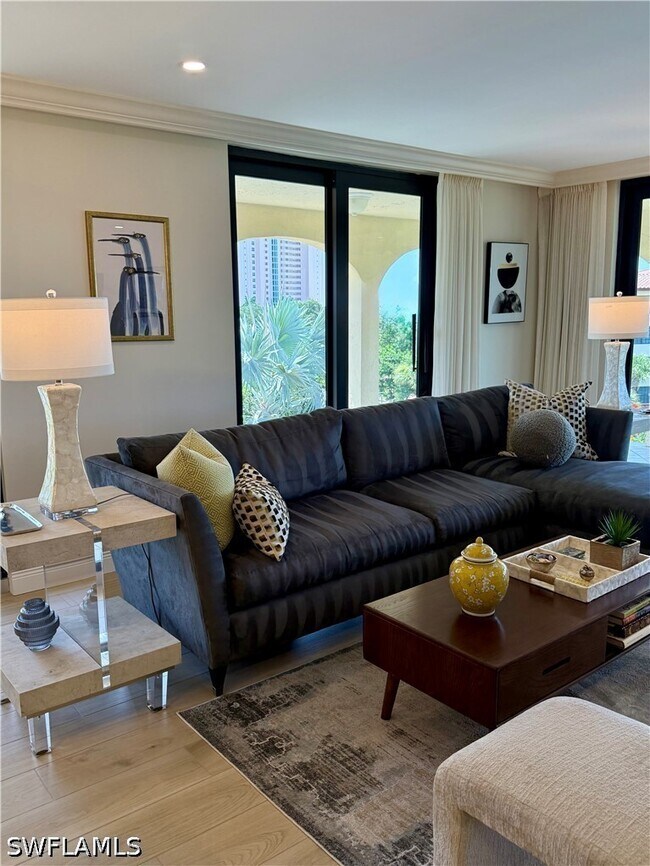 Foto del edificio - 6020 Pelican Bay Blvd