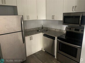 Building Photo - 600 NE 46th Ct