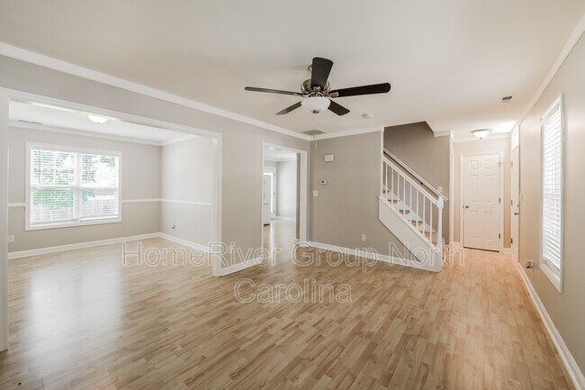 Foto del edificio - 589 Lakeside Valley Dr