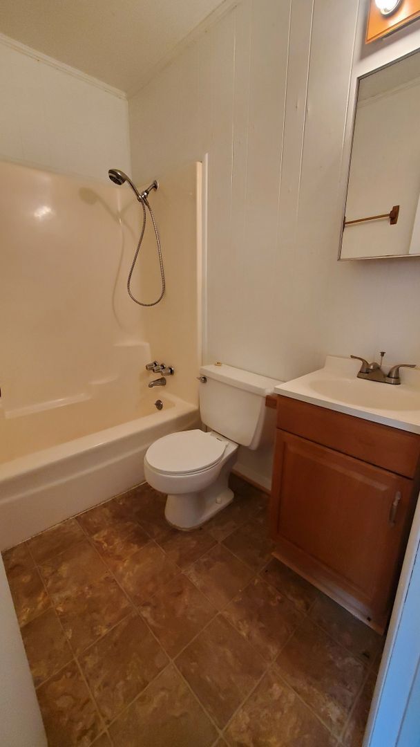 Foto del edificio - Welcome to this charming 3-bedroom, 1.5-ba...