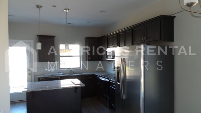 Building Photo - Home in Tuscaloosa... AVAILABLE TO VIEW!!!...