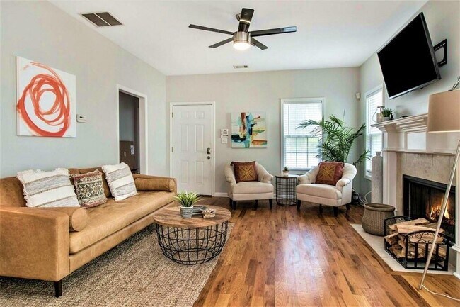 Building Photo - 681 S Evelyn Pl NW