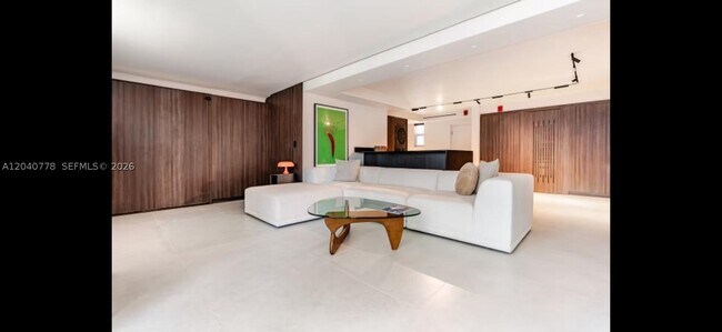 Foto del edificio - 6820 Indian Creek Dr