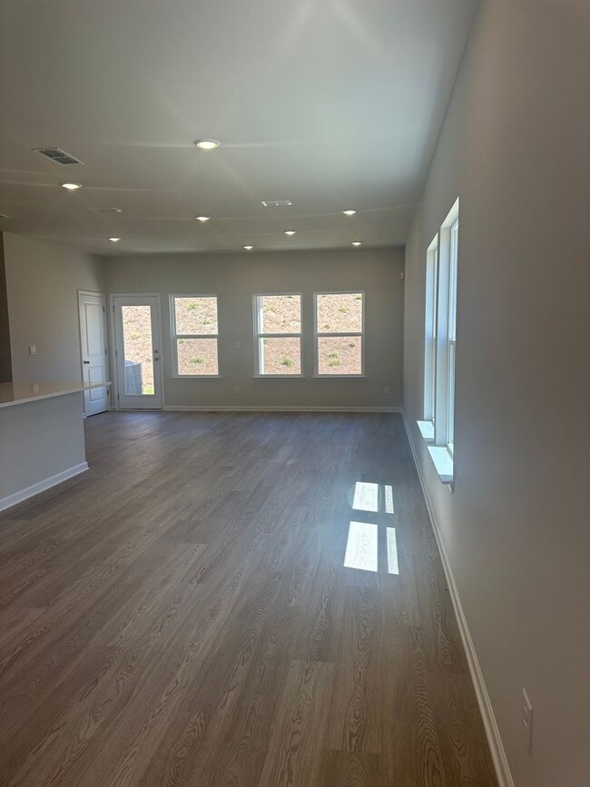 Foto del edificio - 3 Bedroom Townhome in Lawrenceville