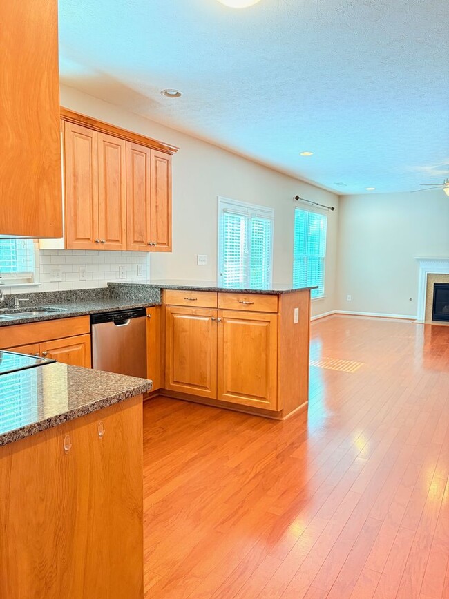 Foto del edificio - Large Spacious Home With Fully Fenced In Y...