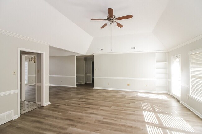 Foto del edificio - 8731 Oak Trail Ln