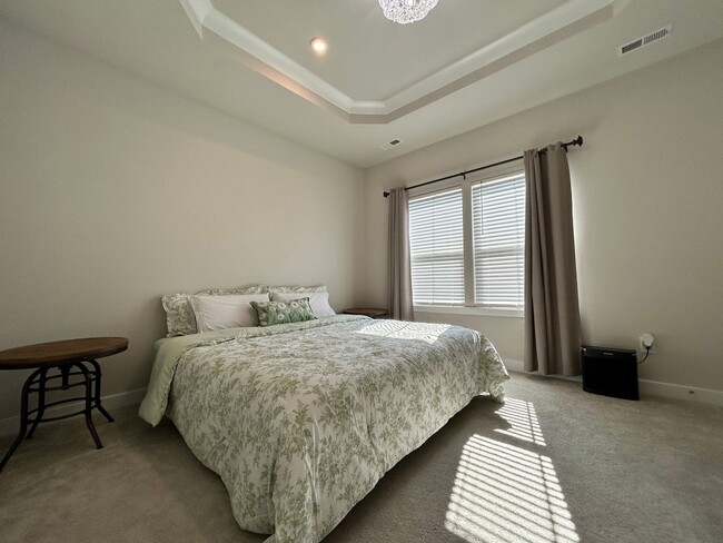 Building Photo - Welcome to this inviting 3-bedroom Condo! ...