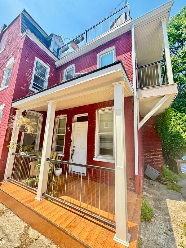 Foto principal - 521 E Strawberry St