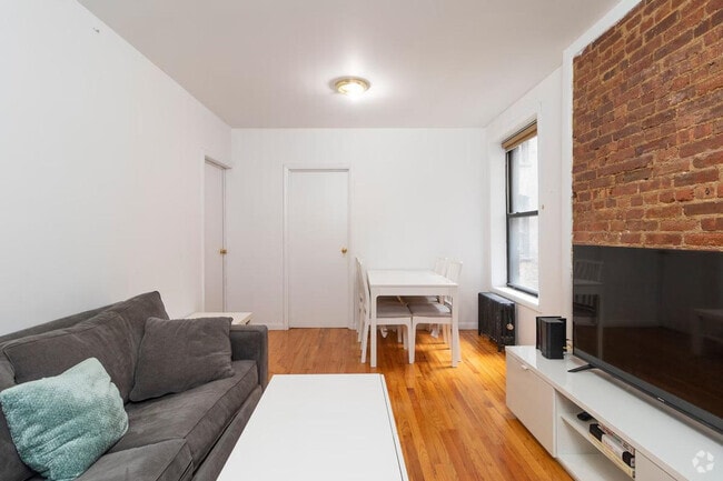 Building Photo - 320 E 93rd St