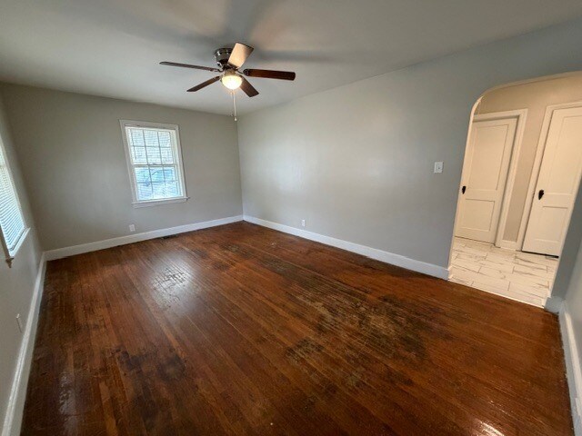 Foto del edificio - 3806 Wooddale Ln