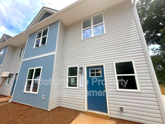 Foto del edificio - 2931 Burgess Dr