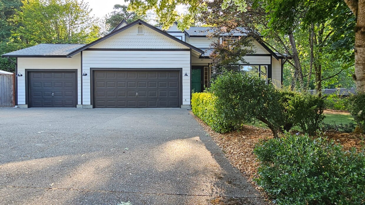 Front- White Paint, Black Trim! - 3308 W Tapps Dr E