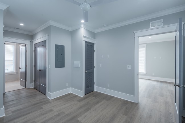 Building Photo - 3 Sanctuary Ct