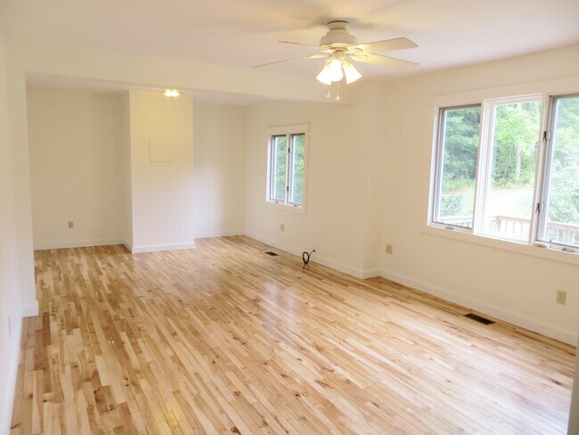 Living room - 82 Dill Rd
