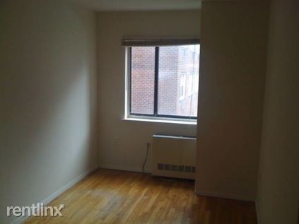 Building Photo - 130 E 28th St