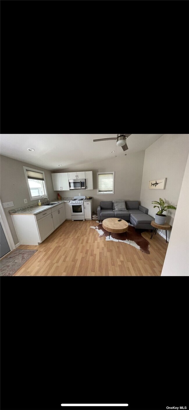 Foto del edificio - 8 Martha Ln