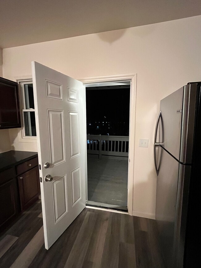 Building Photo - 144 N Clinton St