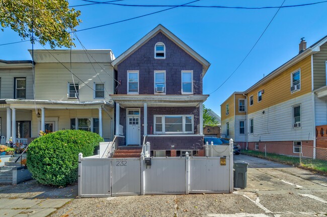 Building Photo - 232 Pearsall Ave