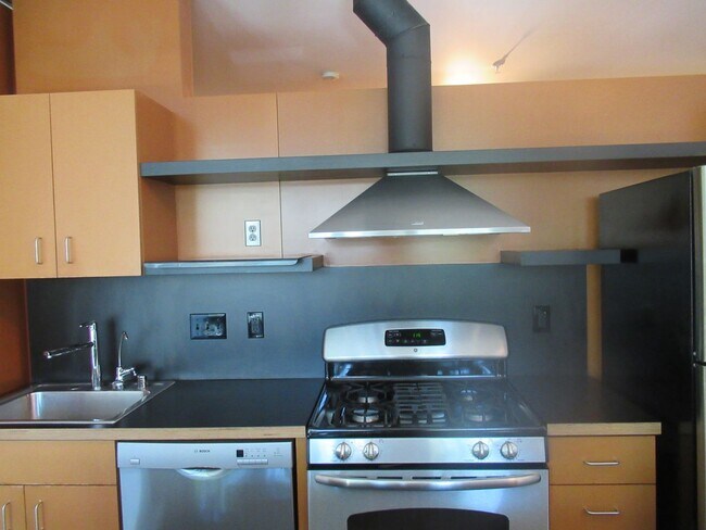 Foto del edificio - Well Maintained 1 bedroom, 1 bath condo on...