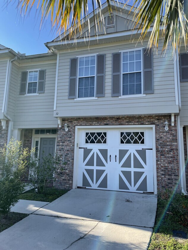 10 King Arthurs Ct, Crawfordville, FL 32327 Townhome Rentals in