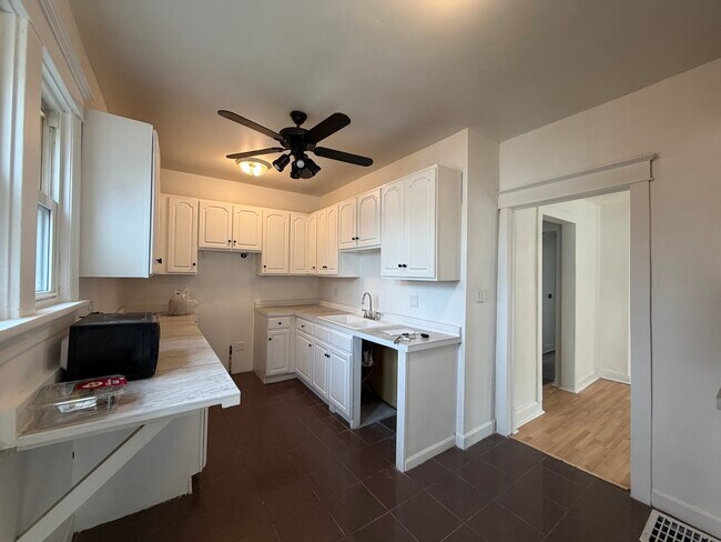 Building Photo - 215 Fuller Rd