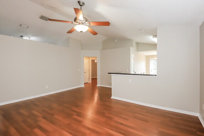Foto del edificio - 6646 Summer Cove Dr