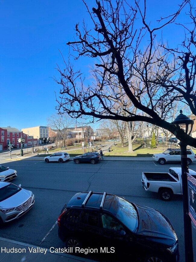 Building Photo - 707 Warren St