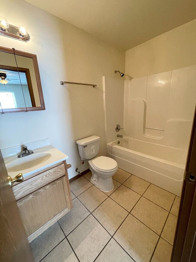 Building Photo - All Inclusive | 3 Bedroom | 2 Bathroom | D...