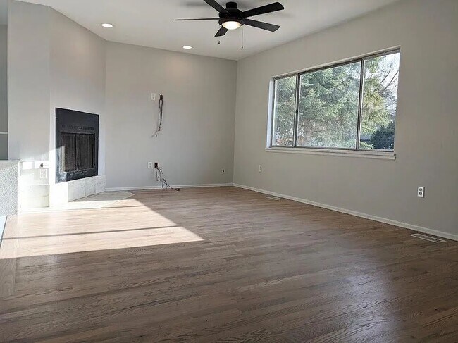 Sala de estar - 5777 Tuckerman Ln