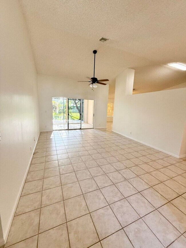 Building Photo - 5609 Descartes Cir