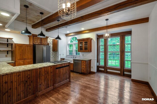 Building Photo - Spacious 4BR House in Bristol