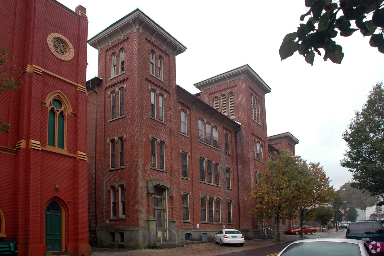 Primary Photo - Three Towers Apartments