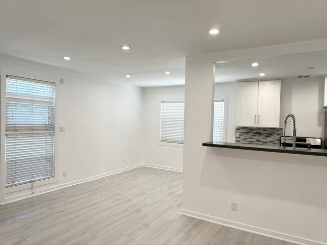 Foto del edificio - 1139 S Corning St